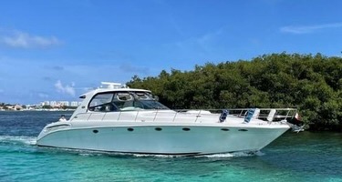Yadtseb 60 ft boat rental Cancun - Deck area with snorkeling equipment and professional crew service