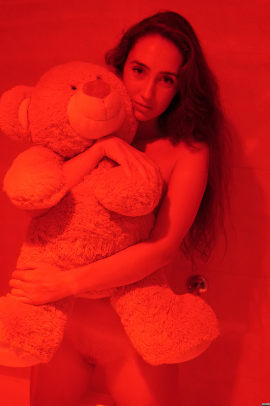 15-04-2021-Apolonia Red Lips 000