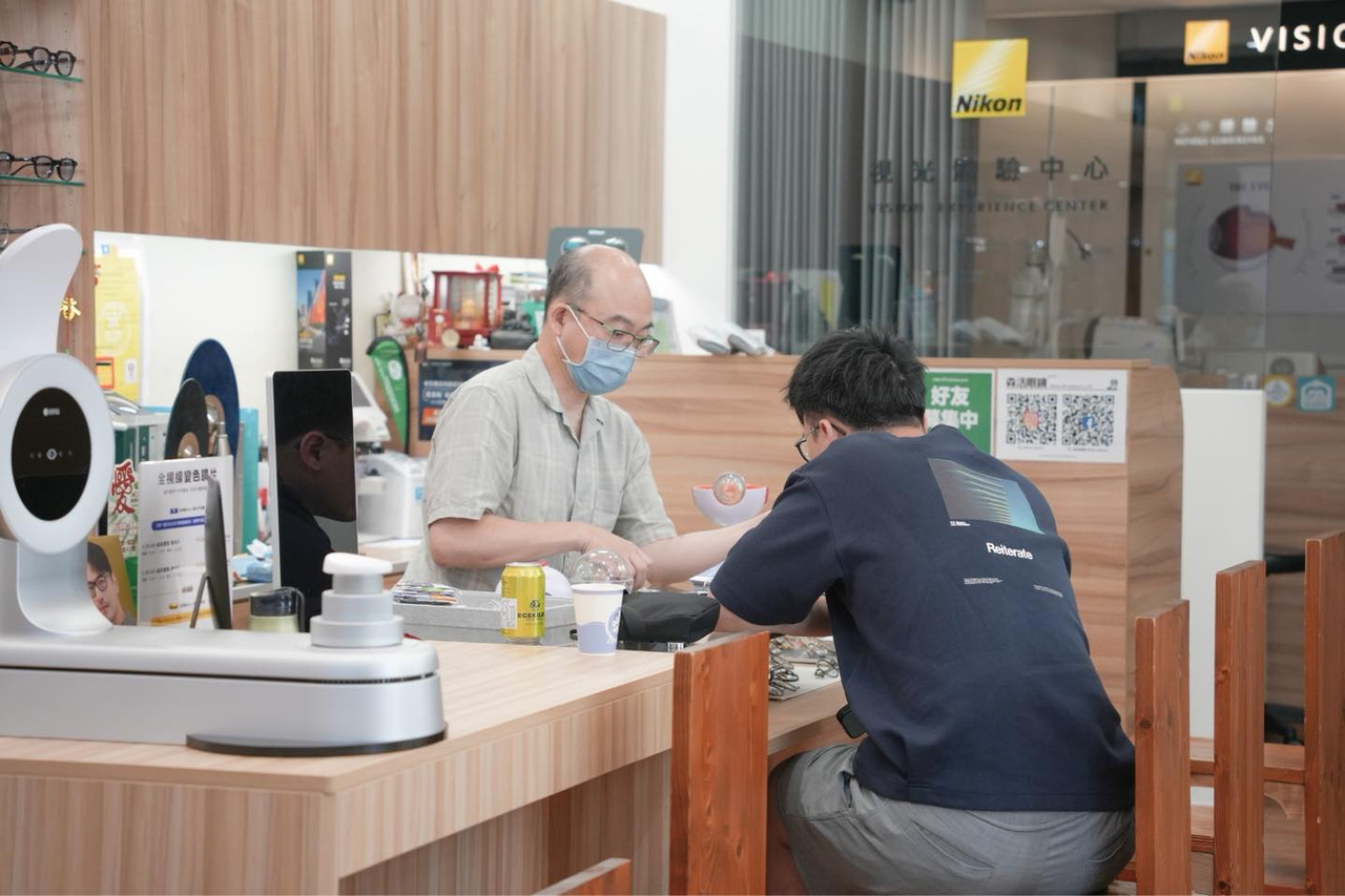 森活眼鏡 細心服務現場