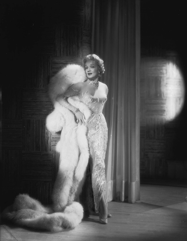 Marlene_Dietrich_b36