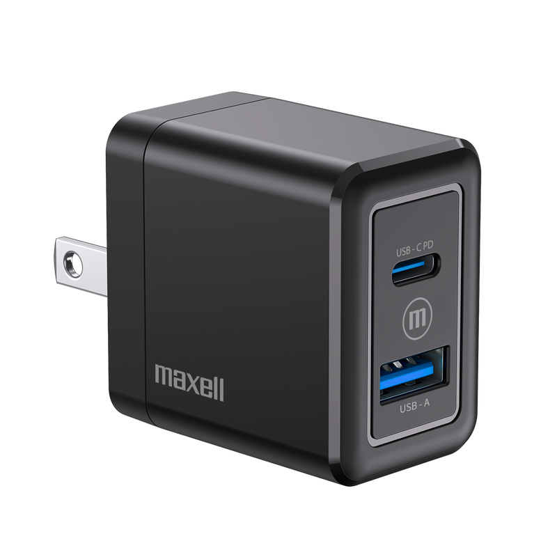 El cargador Maxell 30W cargando dos dispositivos simultáneamente.