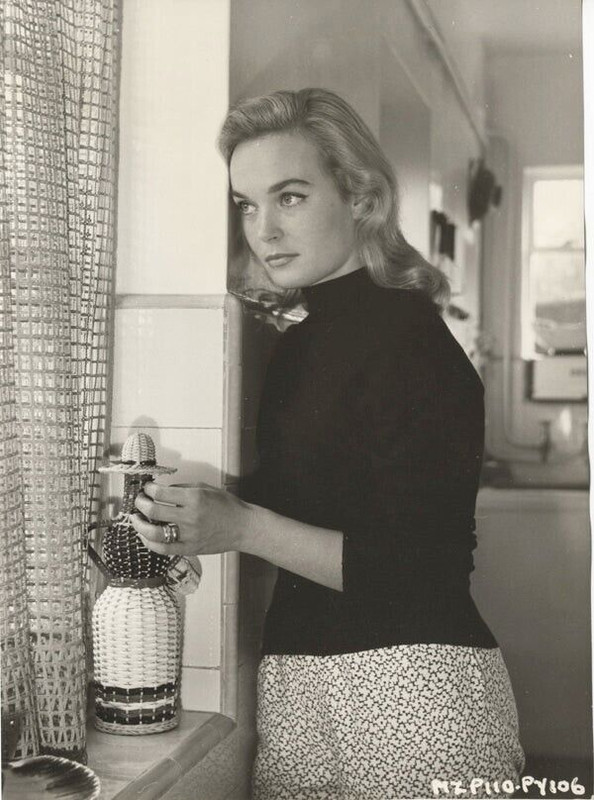 Shirley Eaton a46