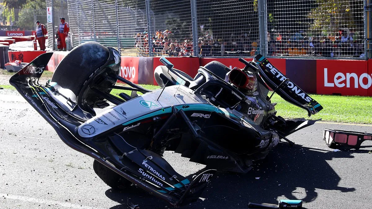 ¡Dramático final en Australia! Russell destroza su W15 en la última vuelta