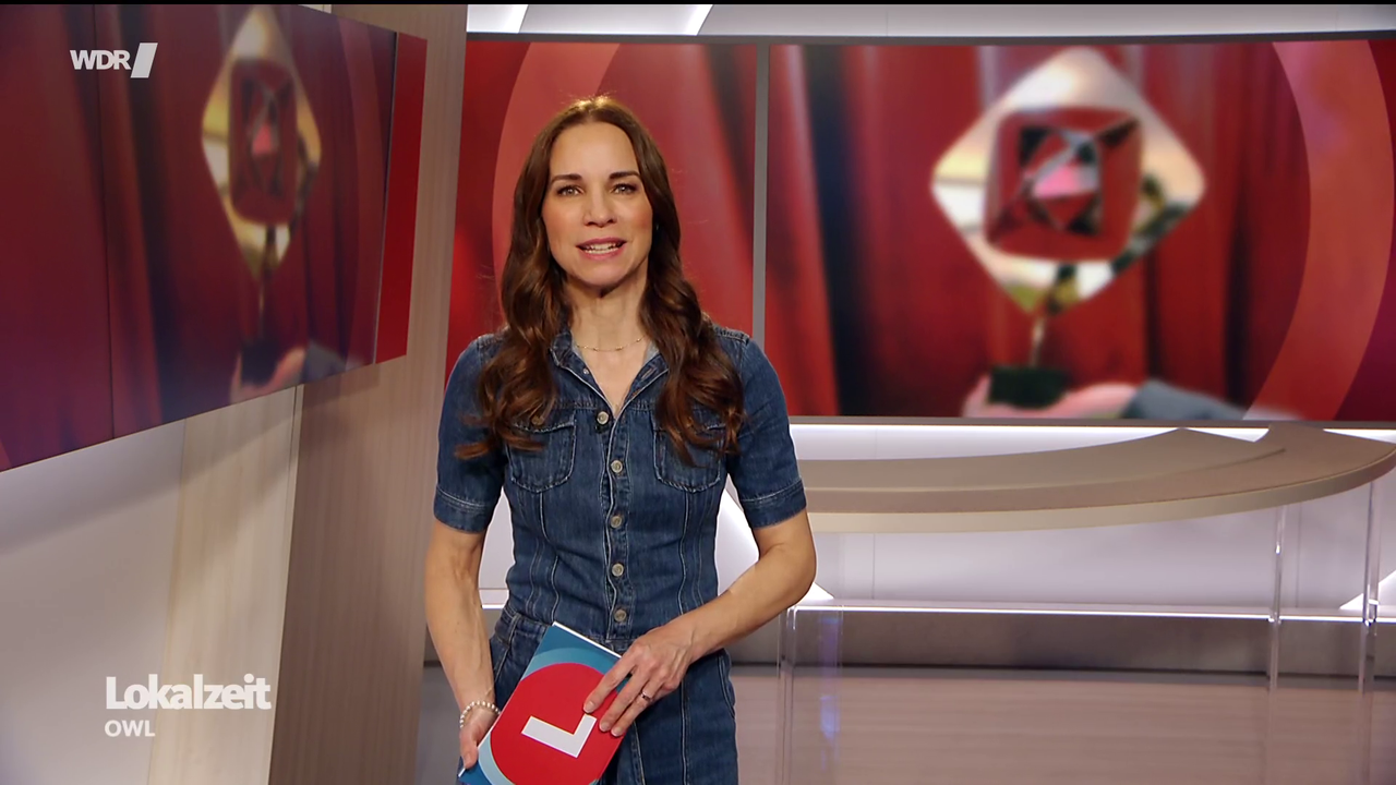 Kristina Sterz WDR Lokalzeit OWL 24 04 2026 90X Caps 78