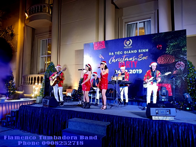 Ban-Nhac-Flamenco-Tumbadora-Christmas-Buffet-Party-Tan-Son-Nhat