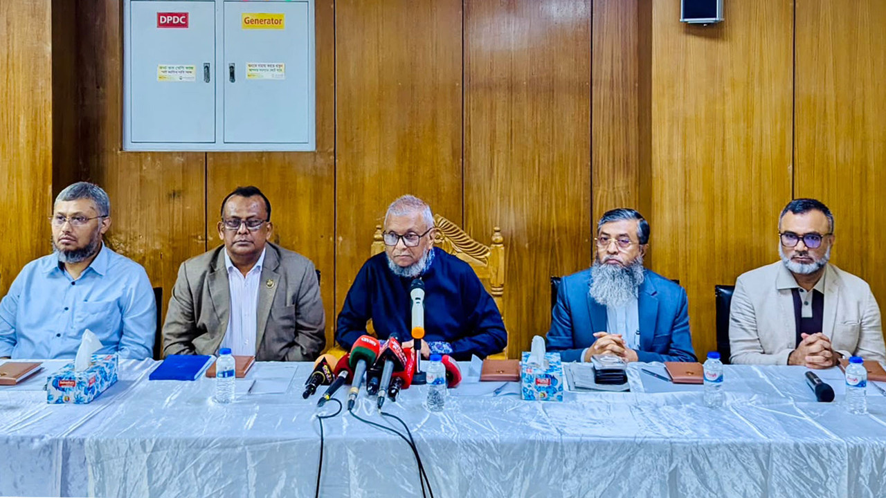 মজুরি বোর্ড গঠন রোববার, পোশাকশ্রমিকদের কাজে ফেরার আহ্বান শ্রমমন্ত্রীর