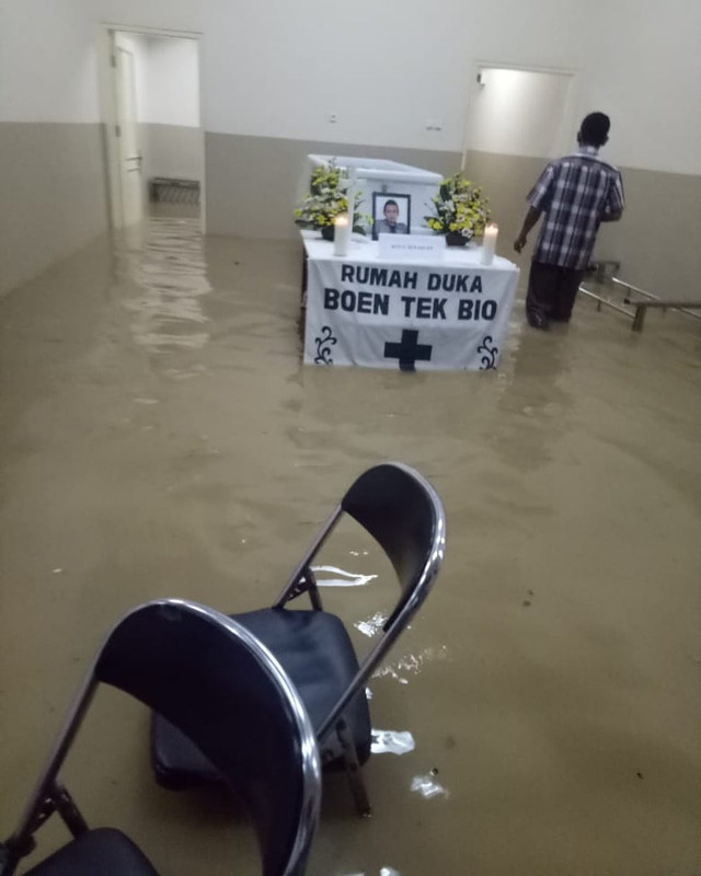 Rumah duka terendam banjir