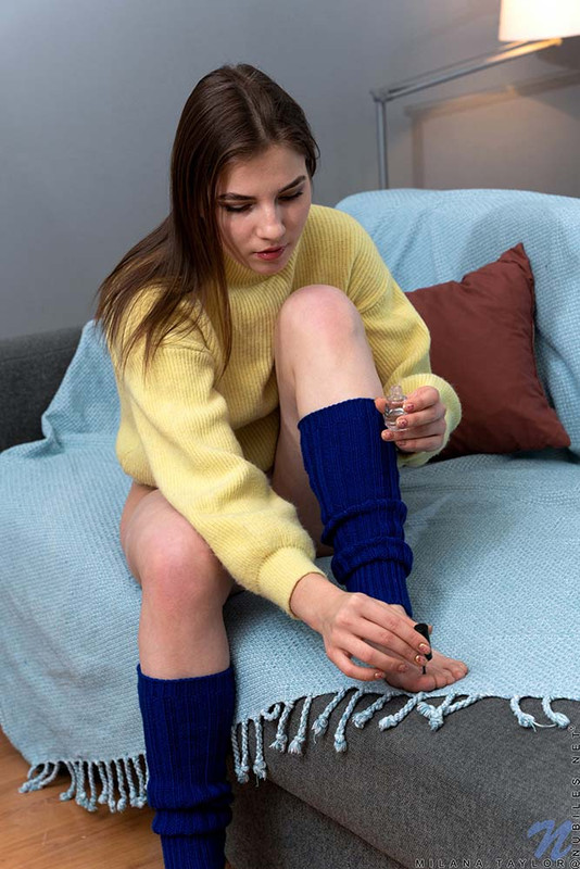 milana-taylor-s2-002-red