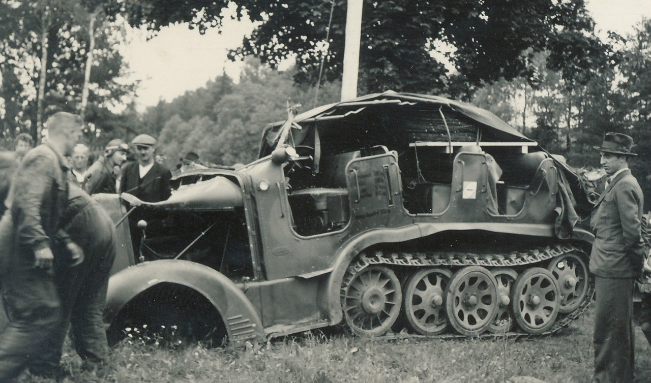 Foto 2.Wk Sdkfz Halbketten-Fahrzeug von Brücke g