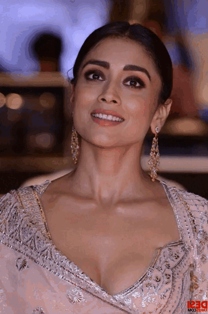 flipped-41-Shriya-Saran-deepthroat-s-her-bodyguard-s-BBC.gif