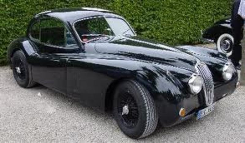 E. faux cabriolet XK 120
