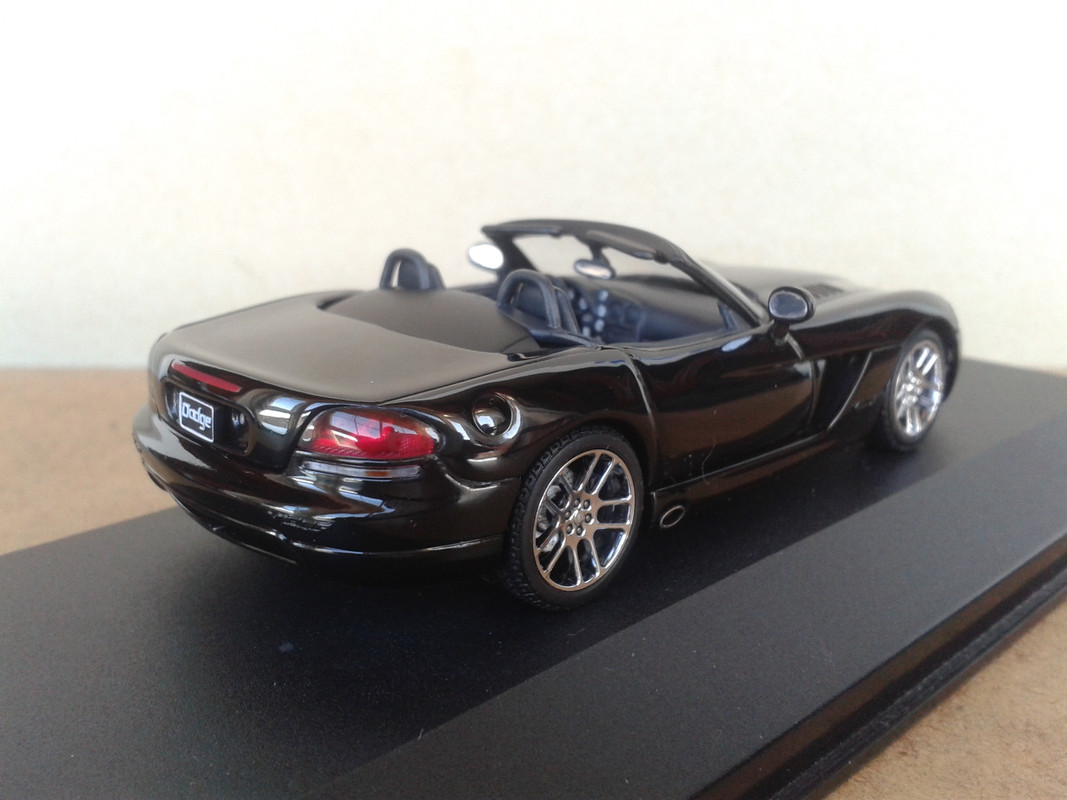 2003 Dodge Viper Mk III SRT-10 Cabrio (Auto Art) (7)