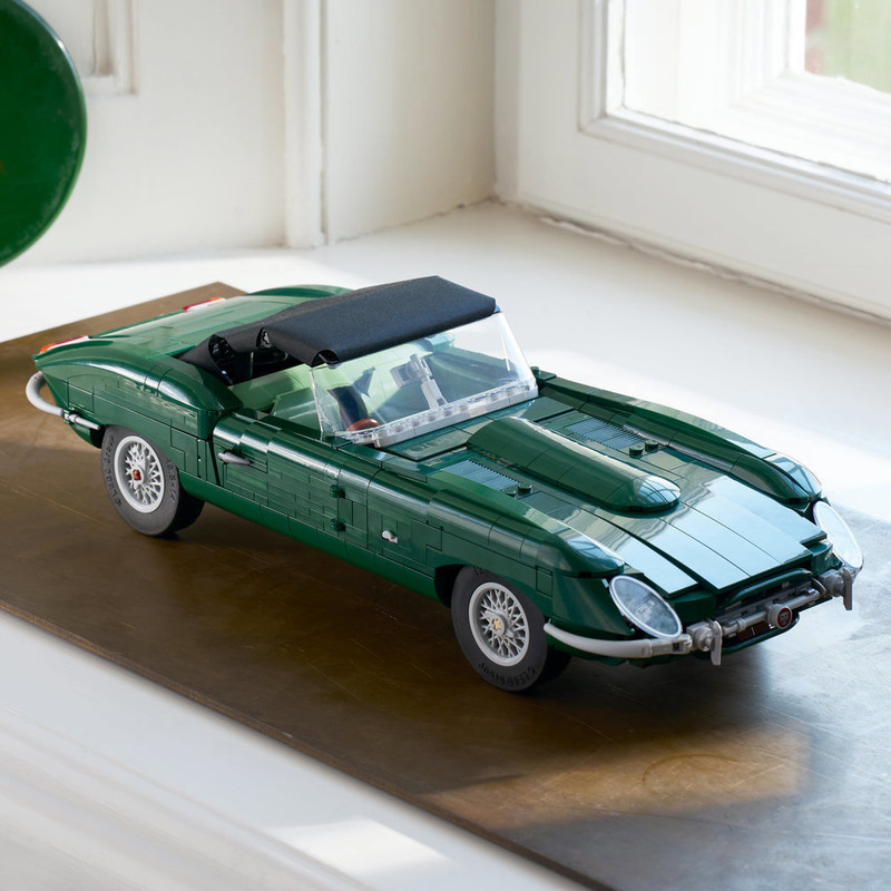 LEGO-11381-Icons-Jaguar-Type-E-lifestyle