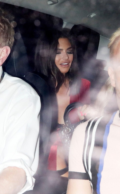 Megan-Barton-Hanson-UpskirtSTARS.com-1024x1698 (13)