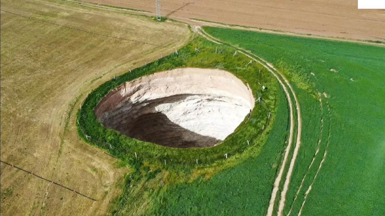Se abre la tierra en Turquía: Aparece nuevo cráter con un diámetro de 100 metros