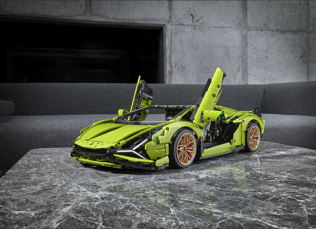 Lego_Technic_LamborghiniSian3