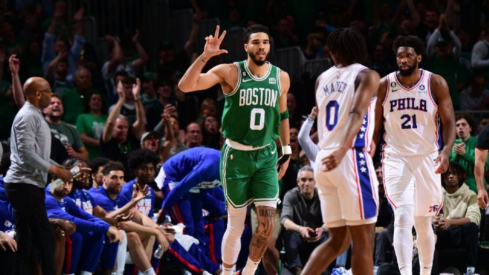 Jayson Tatum supera marca y los Celtics se imponen a 76ers; definidas las finales de conferencia