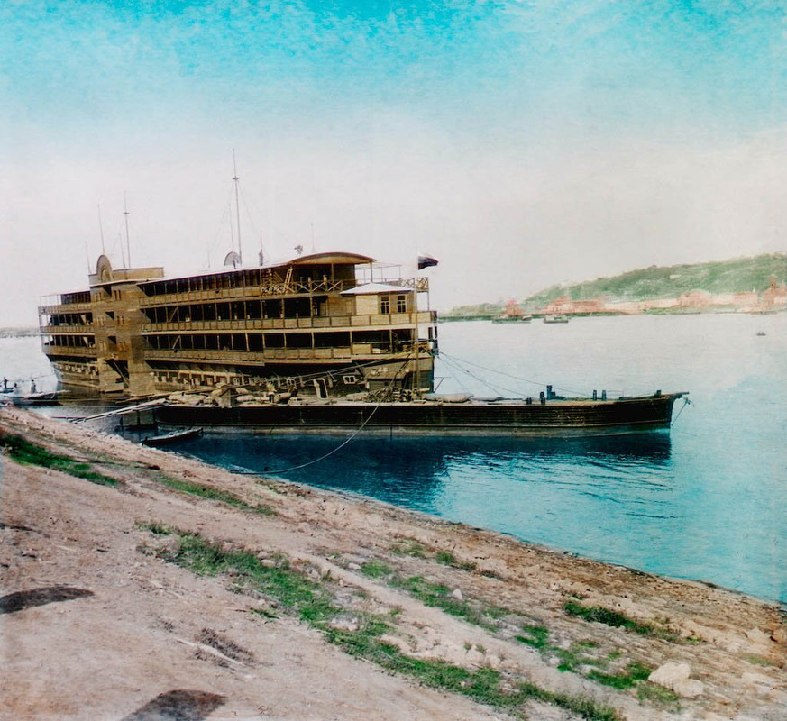 Krátký,_F._-_Nižní_Novgorod_-_plovoucí_hotel_(1896)