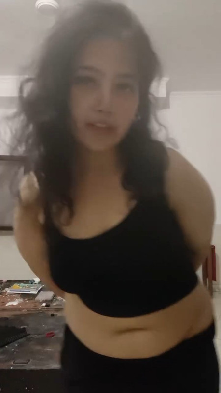 chubby desi girl sexy deep navel in black top mp4 snapshot 00 01 189