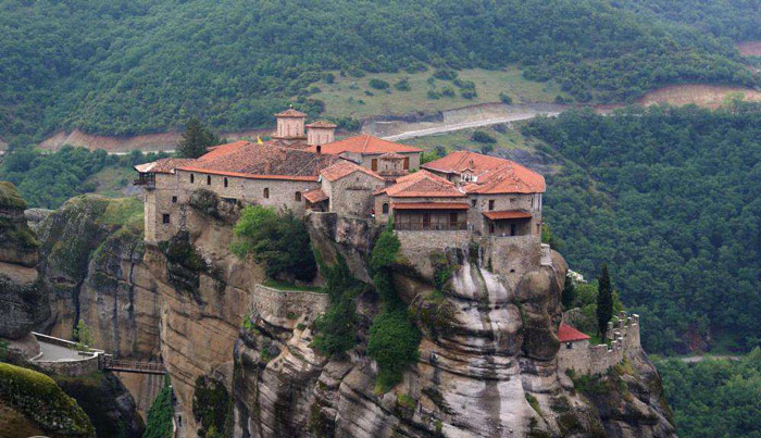 [Image: tu-vien-Meteora-2.jpg]