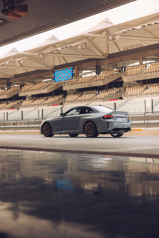 P90600938_highRes_the-new-bmw-m2-cs