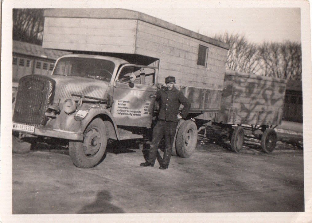 Foto 2.WK -Sturmgeschütz -Abteilung 197 - LKW mit Wappen - Tarnl