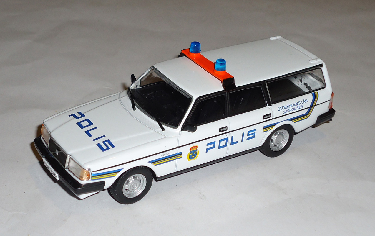 Volvo-240GL Polis