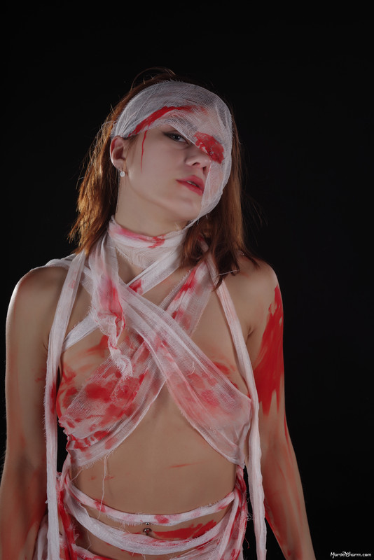 MarvelCharm_Gabriella-Red-Paint-023