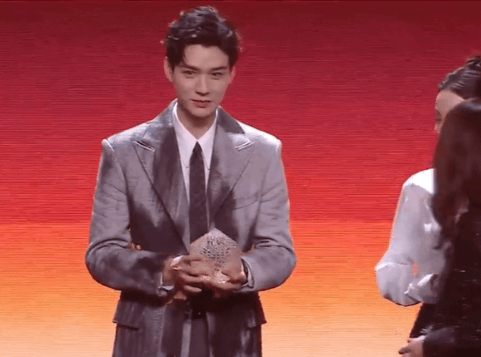 0077Ahqlly1hegp7si8mug30ex0b3u0y