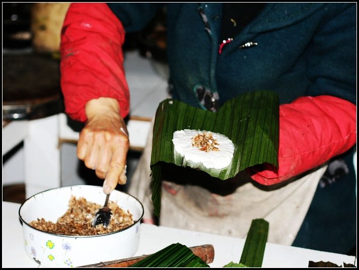 [Image: BANH-IT-GOI-LA-DUA-PALM-1-BANH-TE-2-BOT-...P-CHIN.jpg]