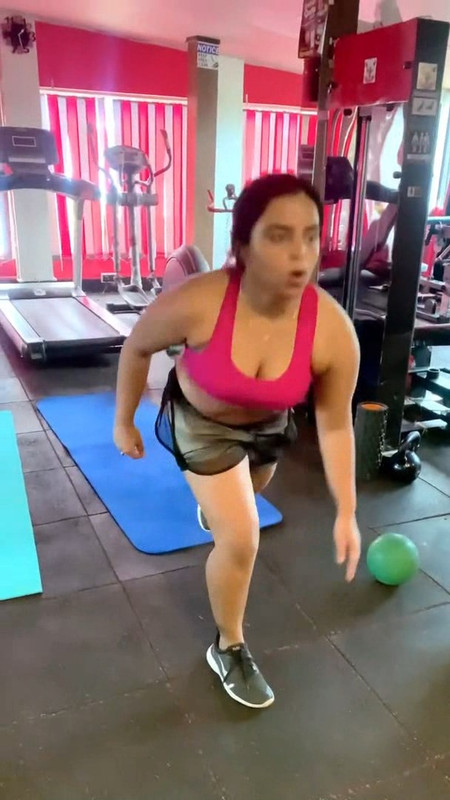 Sexy Desi Girl Big Deep navel in workout dress.divx_snapshot_00.15.521