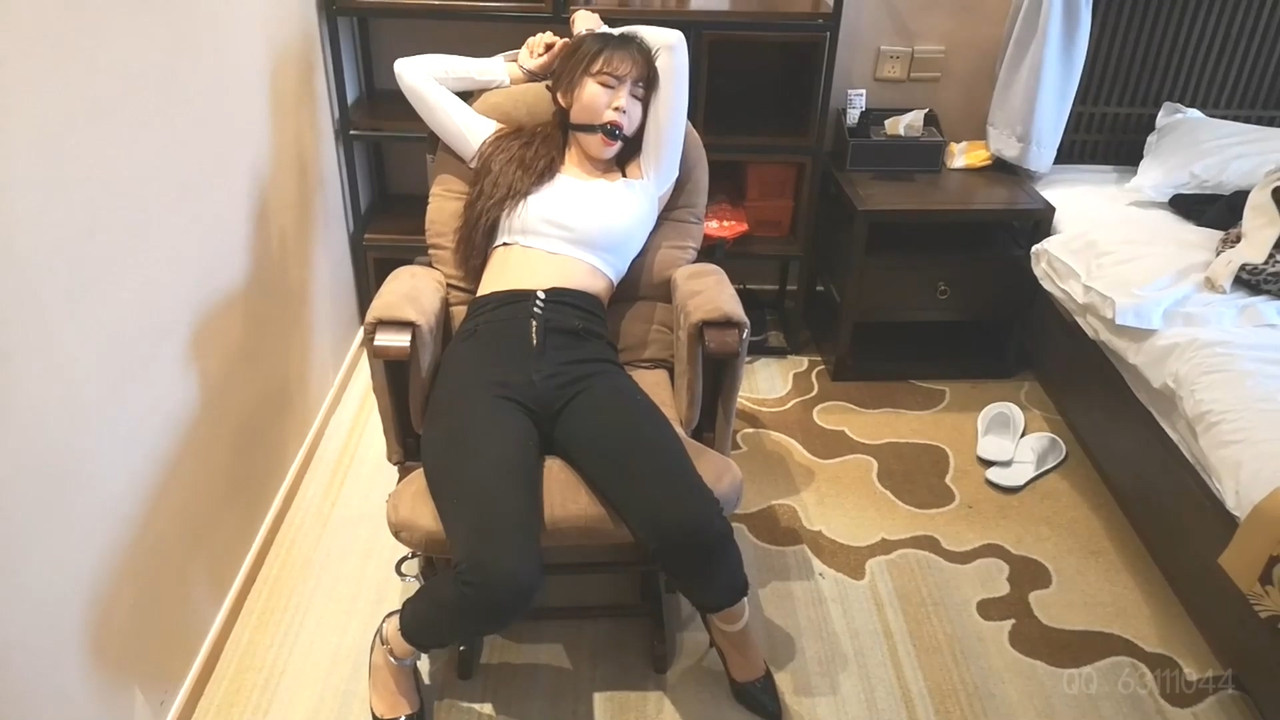 随心原创 雨仟 第一次强制带口球.mp4_20210418_080714.046