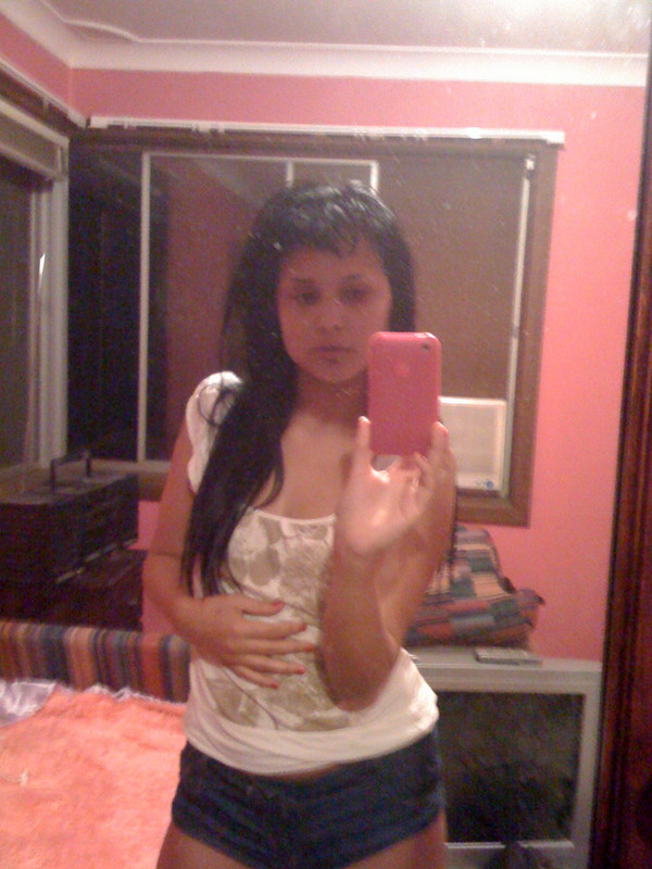 Otra nena amateur desnuda y embarazada