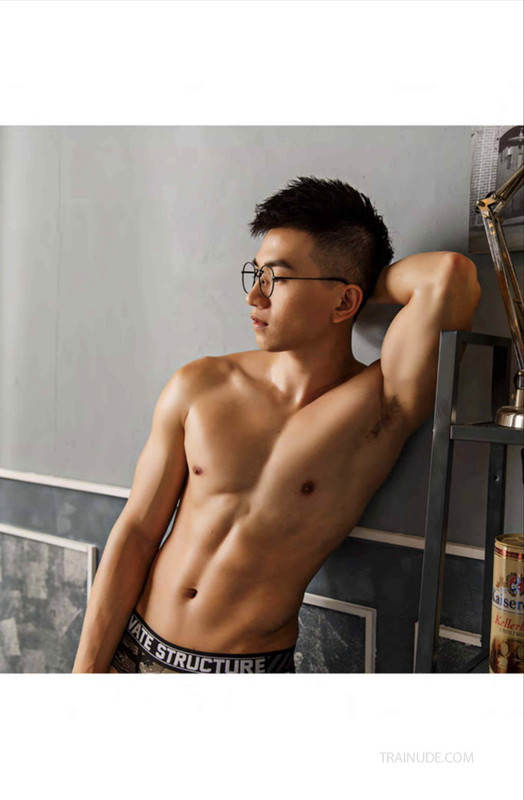 OGC Photography 12 - Chàng kính cận đẹp trai