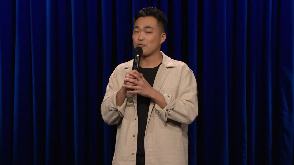 https://i.postimg.cc/KjRF0tV3/Jimmy-Fallon-2023-12-08-Anne-Hathaway-1080p-HEVC-x265.png