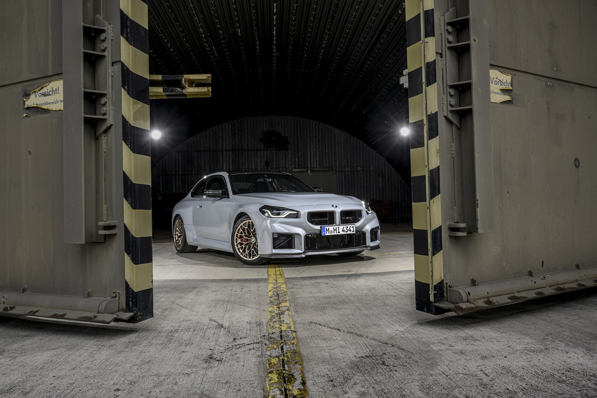 P90600863_highRes_the-new-bmw-m2-cs