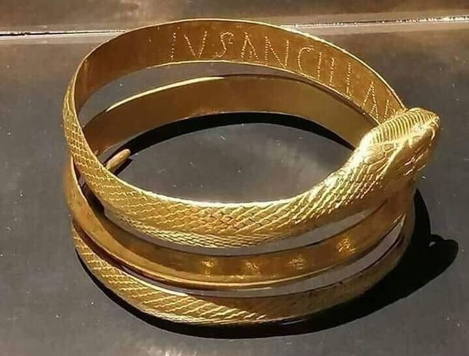 [Image: Bracele.png]