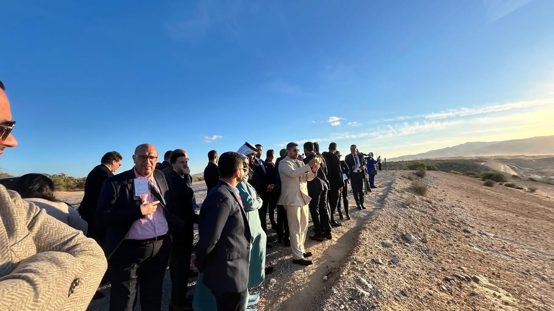 Dans-l-apres-midi-du-vendredi-21-novembre-2025-une-delegation-d-operateurs-economiques-particip-(1)