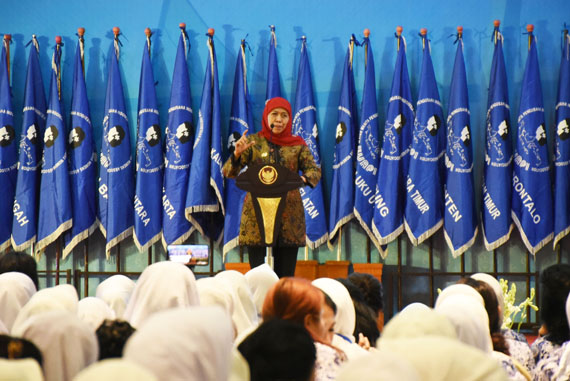 Gubernur Khofifah Apresiasi IWAPI Lakukan Ekonomi Digital Bagi Perempuan di Era Industri 4.0