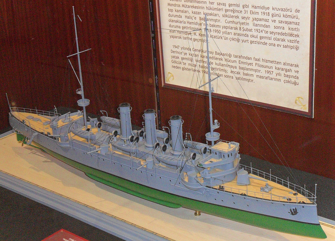 Hamidiye_kruvazörü_tam_gemi_modeli