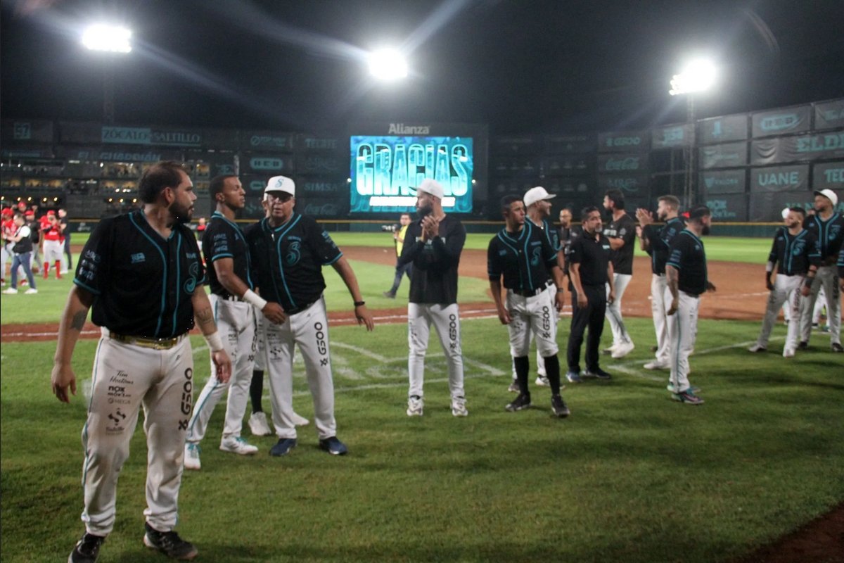 Video: Pelea campal en partido de Toros vs Saraperos de los playoffs de la LMB