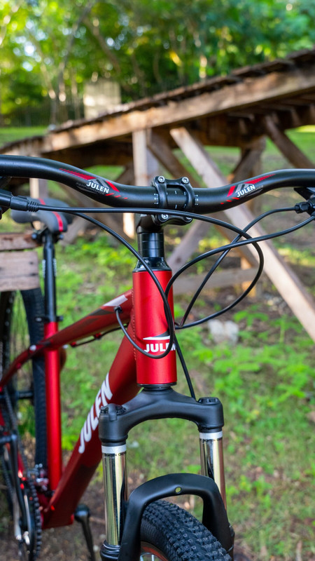 Bicicleta de montaña Julen Evolution 3x8 de 29 pulgadas en color rojo.