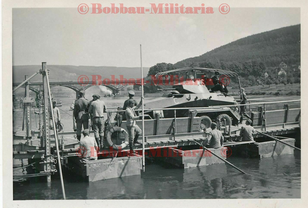 Foto Wehrmacht SdKfz 263 Panzerfunkwagen (6-RAD) Kennung C Rahmenantenne