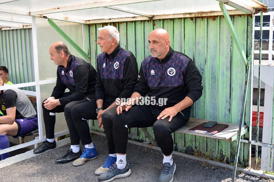 , &Pi;&alpha;&nu;&theta;&omicron;&upsilon;&rho;&iota;&alpha;&kappa;ό&sigmaf;- &Pi;&alpha;&lambda;&lambda;&eta;&xi;&omicron;&upsilon;&rho;&iota;&alpha;&kappa;ό&sigmaf; 3-0: &Mu;&epsilon; &tau;&omicron; &delta;&epsilon;&xi;ί &sigma;&tau;&alpha; &mu;&pi;&alpha;&rho;ά&zeta; &mu;&epsilon; &chi;&alpha;&tau; &tau;&rho;&iota;&kappa; &tau;&omicron;&upsilon; &Alpha;&gamma;&gamma;&epsilon;&lambda;ή (&phi;&omega;&tau;&omicron;&gamma;&rho;&alpha;&phi;ί&epsilon;&sigmaf;)