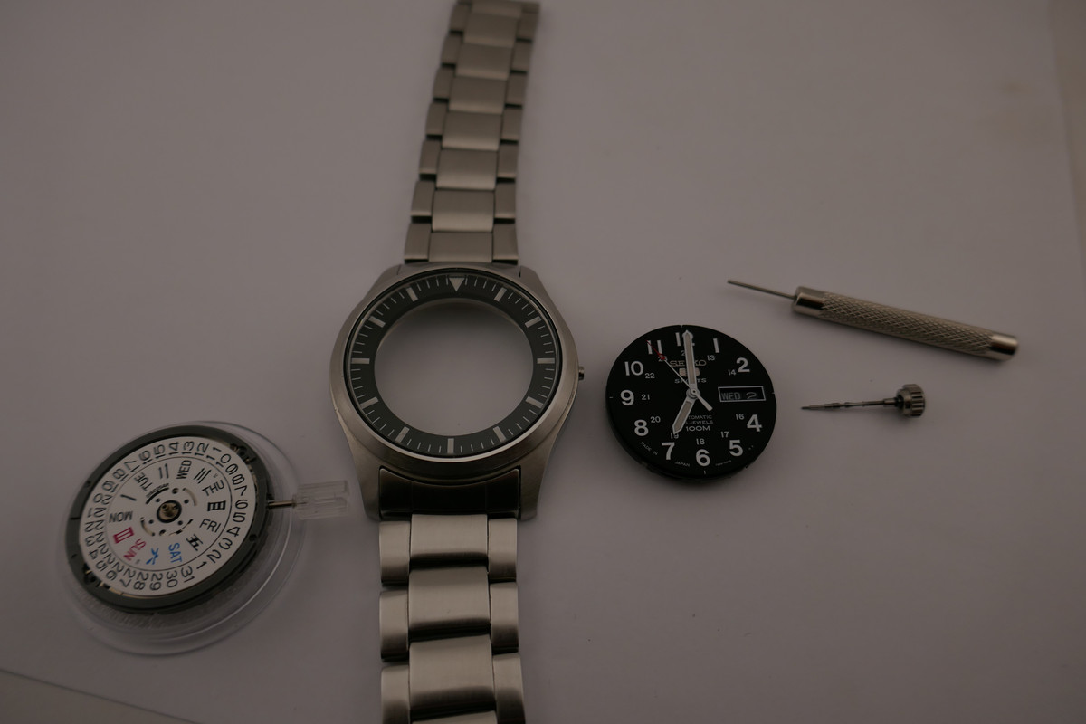 seiko-5-old-movement-out.jpg