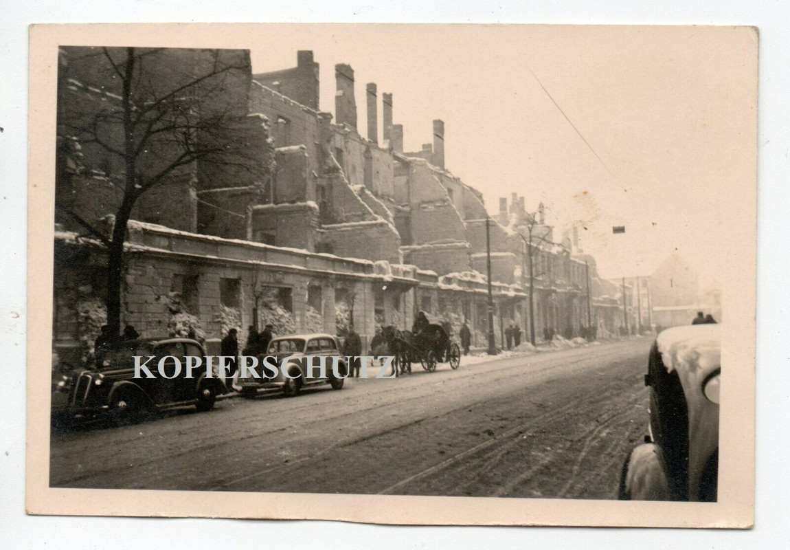 Polen 1939 Warschau zerst. gespengte Gebäude Einheimische SDkfz PKW Kübel