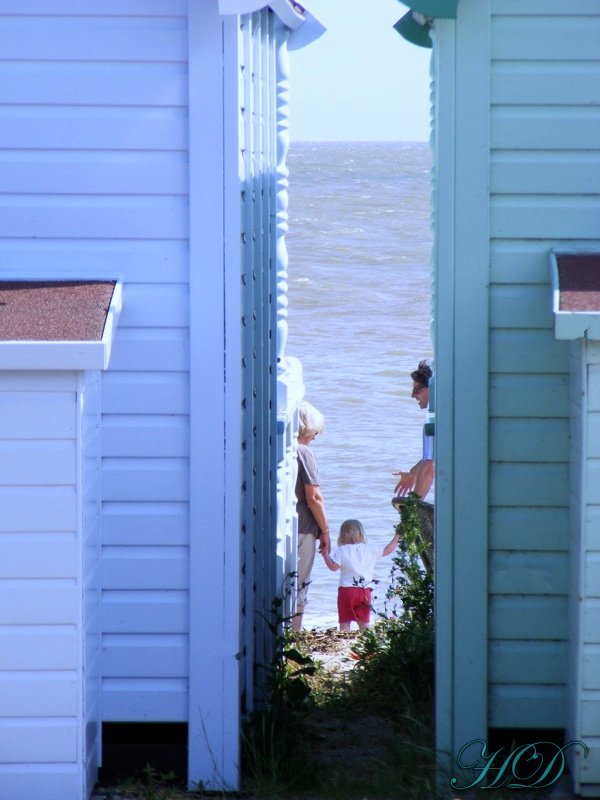 Beach-huts-between-HD.jpg