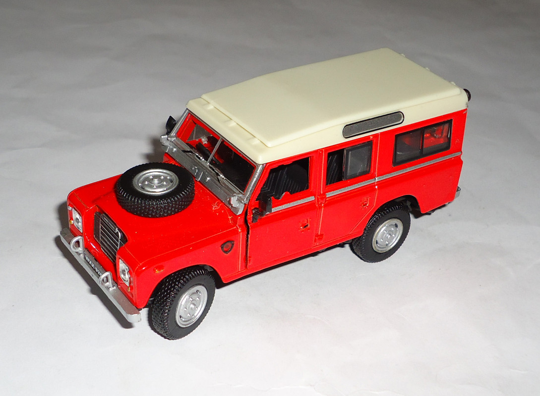 Land-Rover-Defender-109 (series III)