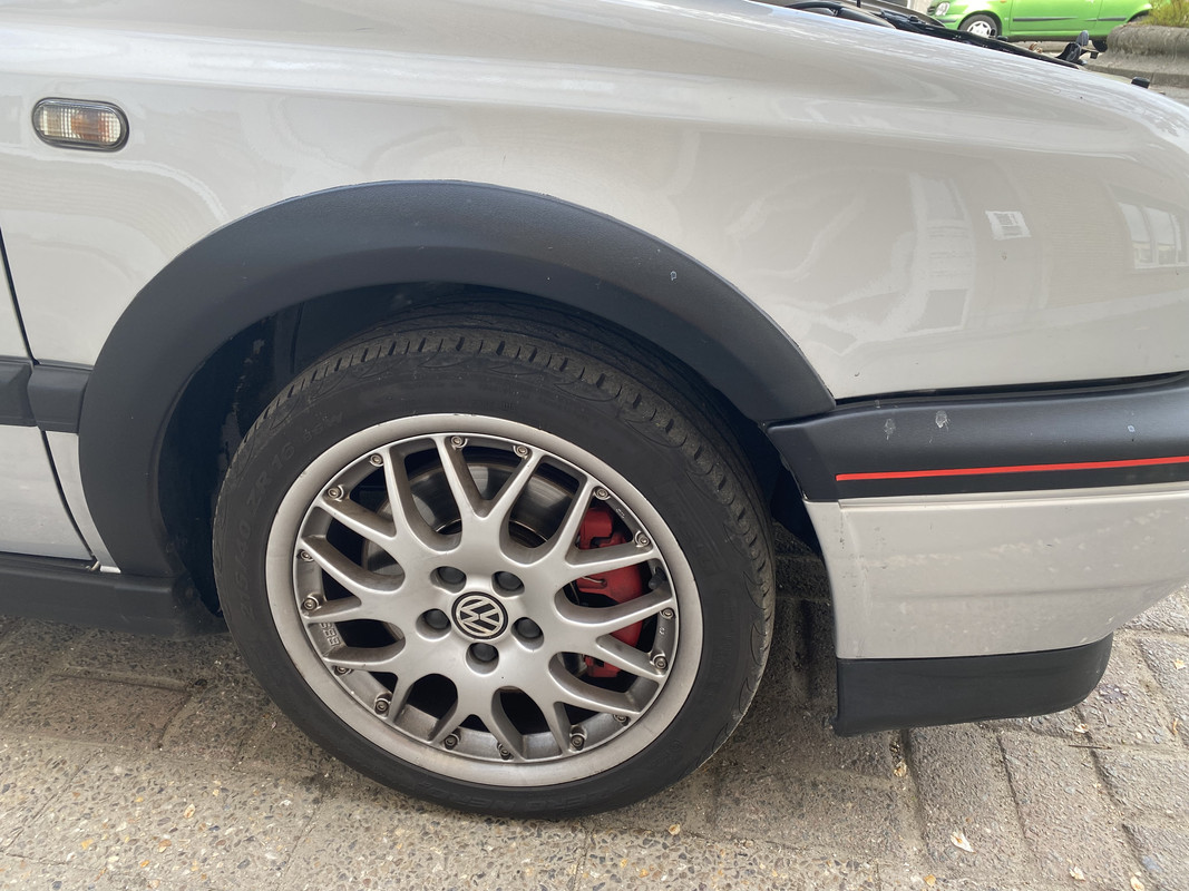 B74F6B9C-8826-4F85-B869-72BB45BAFFA7