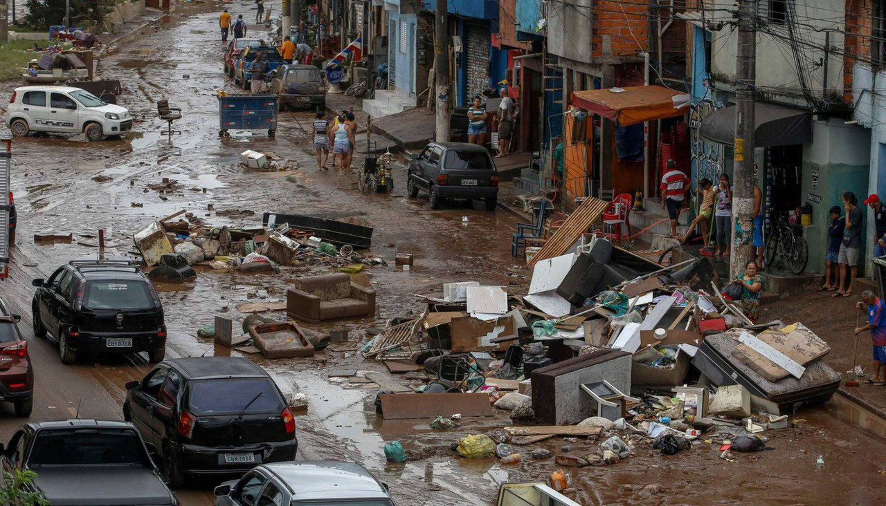 Aumentan a 100 los muertos en Brasil tras las lluvias; video muestra la tragedia